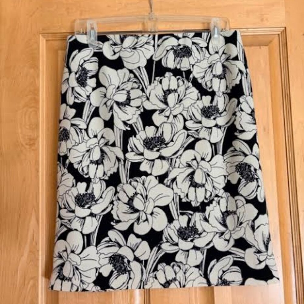 Jones Studio Cream & Black Floral Skirt Size M